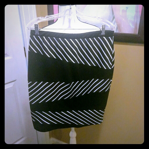 Skirt - Picture 1 of 2